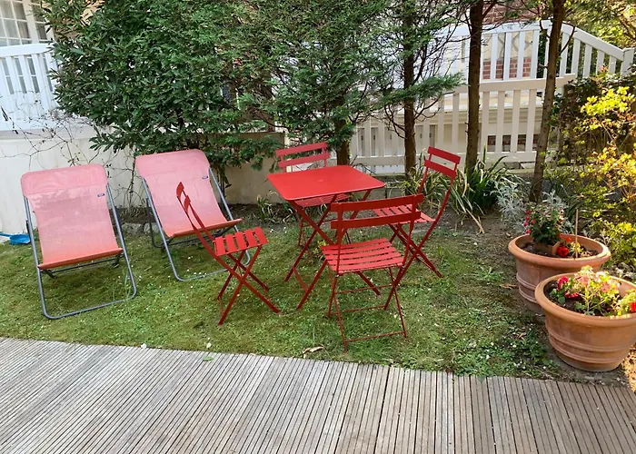 Petit Souplex Dans L\'Hypercentre De Cabourg 80 M De La Mer A Pied